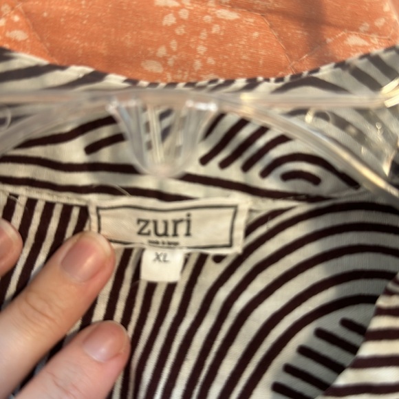 XL Zuri Shirt - Picture 2 of 3
